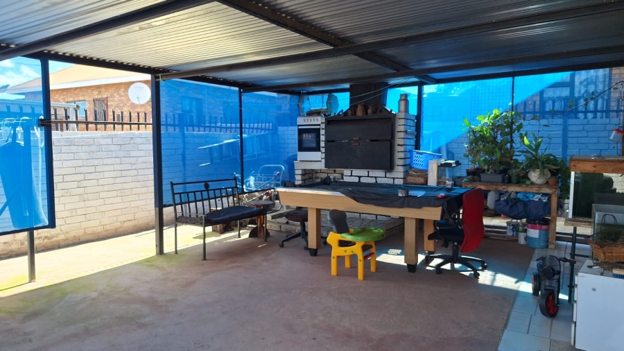 2 Bedroom Property for Sale in De Beers Northern Cape